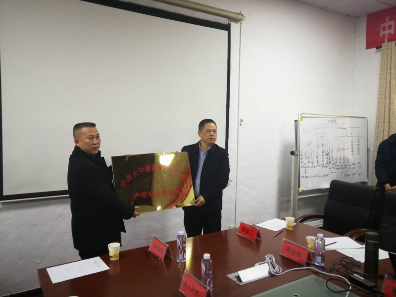 湖南蓝伯化工有限责任公司,优质活性石灰,电石,机制砂,砾石，湖南蓝伯化工有限责任公司