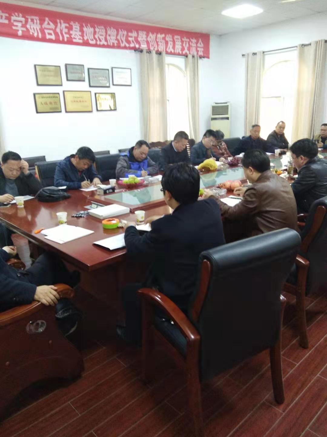 湖南蓝伯化工有限责任公司,优质活性石灰,电石,机制砂,砾石，湖南蓝伯化工有限责任公司
