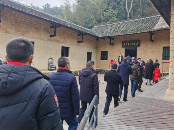 湖南蓝伯化工有限责任公司,优质活性石灰,电石,机制砂,砾石，湖南蓝伯化工有限责任公司
